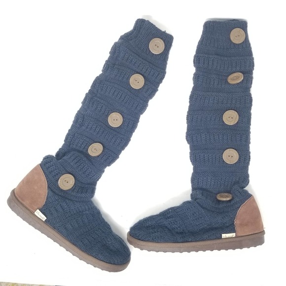 UGG | Shoes | Ugg Button Down Stretchy 